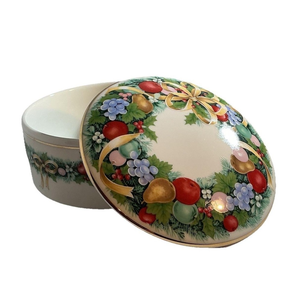 Mikasa Christmas Wreath Porcelain Trinket Box Gold Rim Fruit Holly Holiday Decor